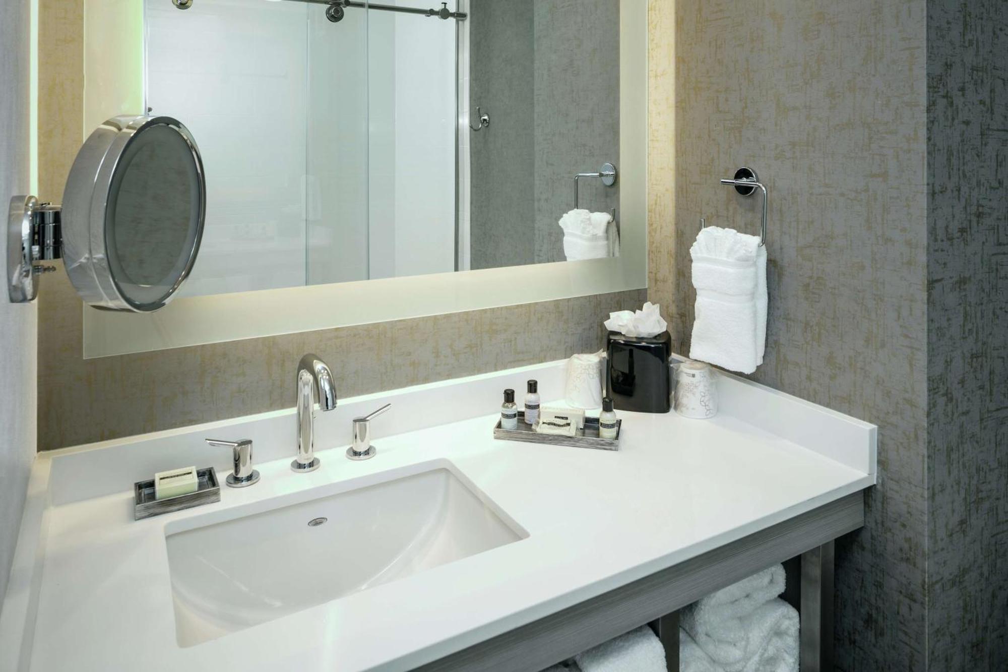 Hilton Garden Inn Seattle Bellevue Downtown, Wa Dış mekan fotoğraf